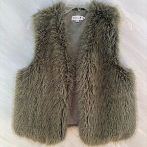 Molly Bracken M Green Lined Super Soft Faux Fur Vest   Rare Color! Luxury